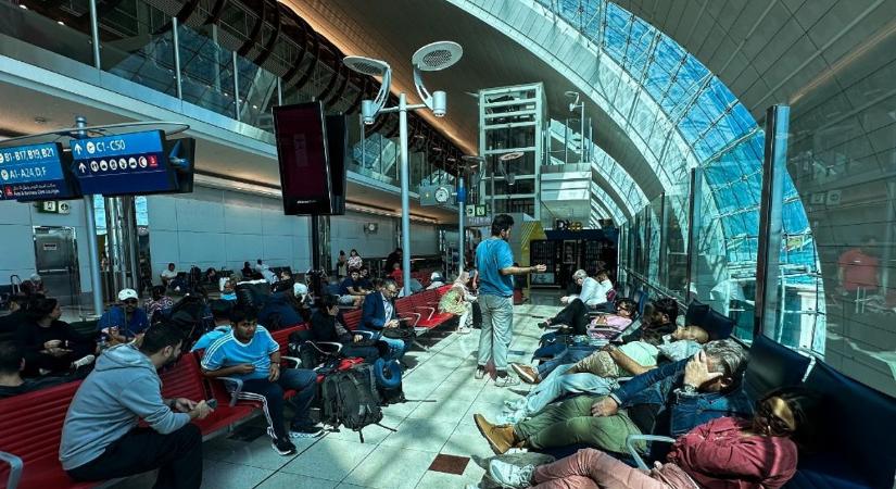 Brutális állapotok Dubaj legnagyobb repülőterén  videó