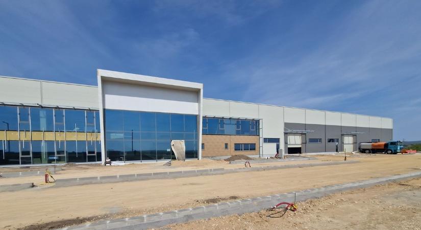 A Trimetrik KFT. új gyárának építése (8000 Székesfehérvár, Komló u. 10.) már 70%-os készültségi szinten áll