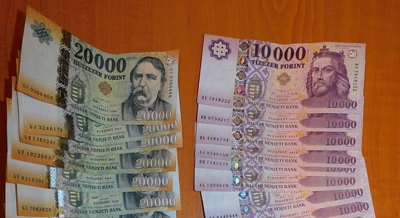 Gyanús volt a nagy összeg: figyelmes banki ügyintéző mentette meg a nénit a csalóktól Debrecenben