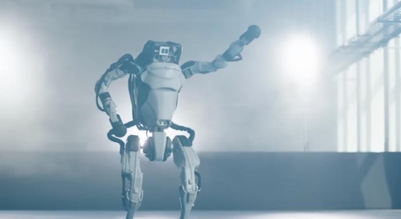 Búcsúzik Atlas, a szaltózva táncoló robot