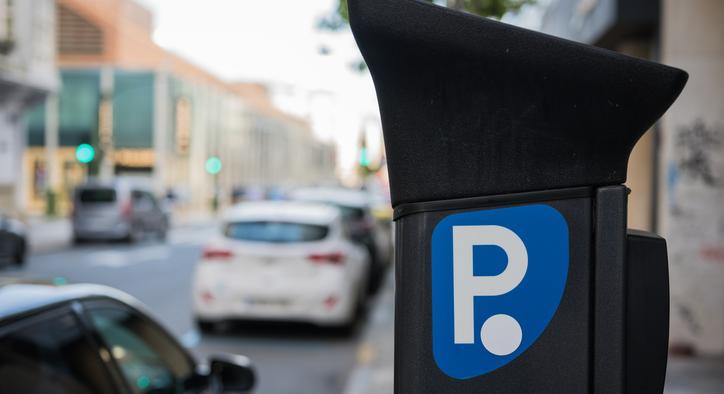Pénzért lehet feljelenteni a tilosban parkolókat