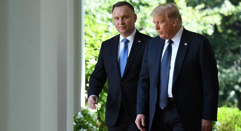 A két „nagyszerű barát” találkozott: Trump a lengyel elnökkel egyeztetett – videó