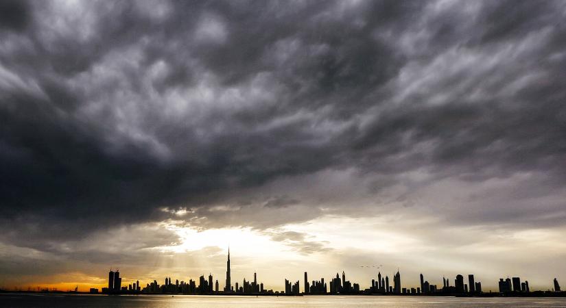 Így nézett ki, ahogy a dubaji esőapokalipszis elmosta a luxusvárost