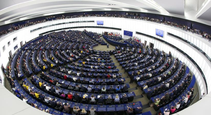 Felfüggesztené a Magyarországnak járó uniós támogatásokat az Európai Parlament