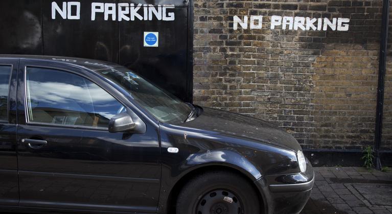 Civilek buktathatják le a tilosban parkolókat, és még pénzt is kereshetnek vele