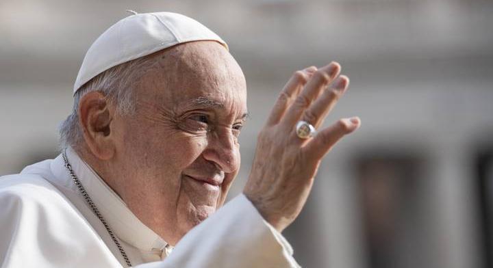 Három húszcentis kést találtak Ferenc pápa audienciáján a körözött bűnözőnél