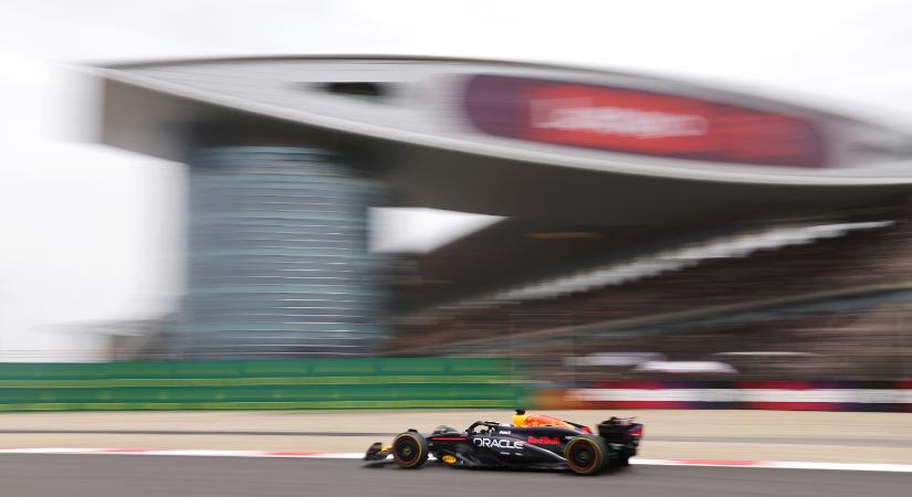 F1: Pályatűz miatt állt a kínai szabadedzés