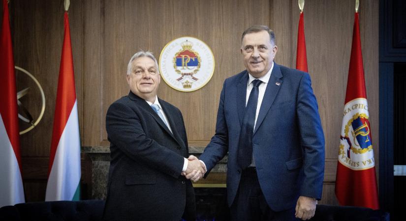 Határozatban tagadja a srebrenicai népirtást az Orbánt kitüntető Dodik és a parlamentje