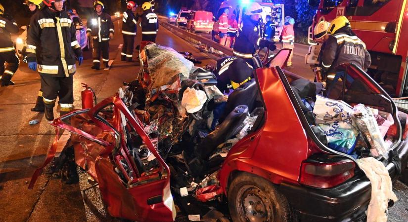 Brutális baleset Budapesten: két ember meghalt, a gyáva sofőr elmenekült