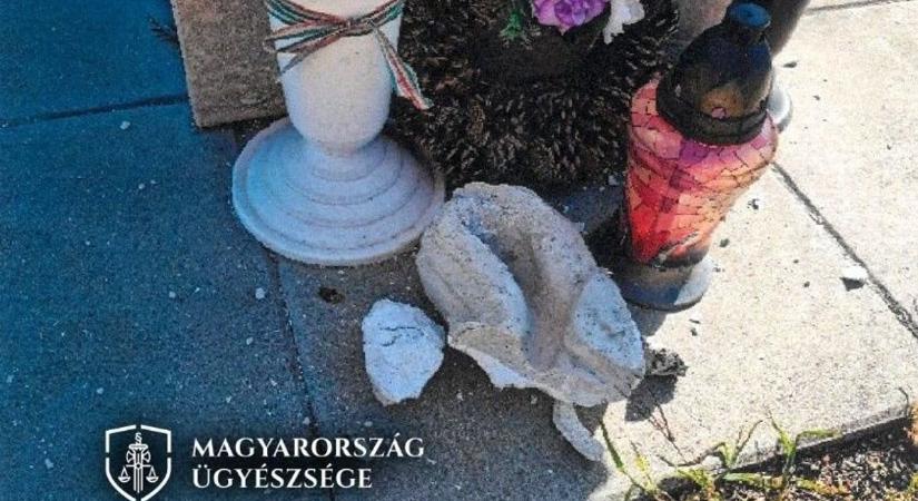 Aljas módon meggyalázta egy férfi a Mindszenty-szobrot, de kiderült, hogy volt még néhány ügye