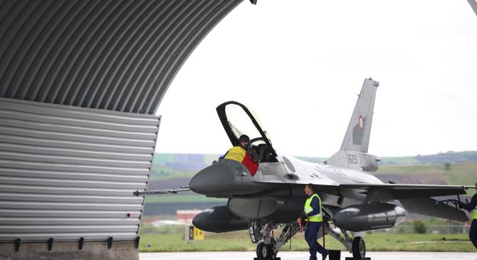Az aranyosgyéresi légibázisra érkezett az újabb három F-16-os