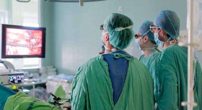 Kórházi kommandót indít a kormány: maszekoló orvosokra és a túlfinanszírozott betegekre vadásznak az ellenőrök
