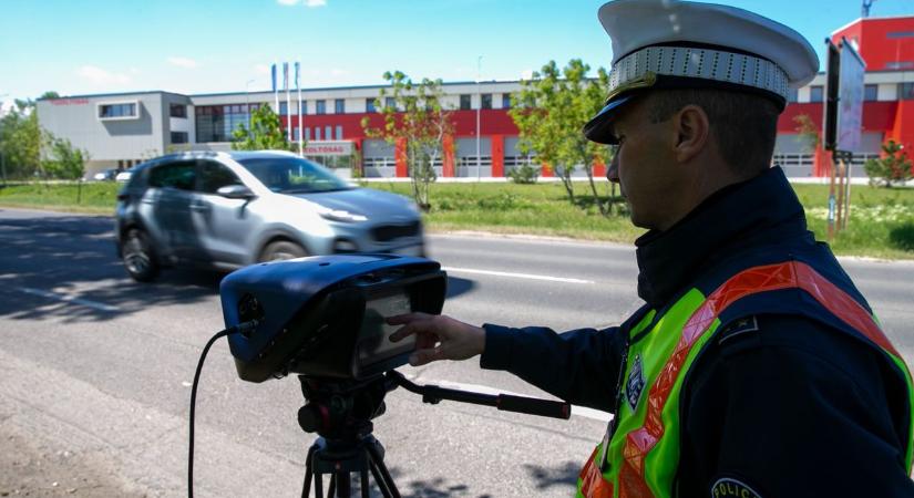 Bács-Kiskun összes traffipaxával vadásznak gyorshajtókra a rendőrök a sebességmérési akcióban – galériával, videóval