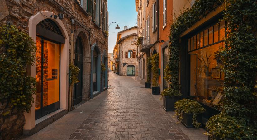 Ez a patinás olasz város követné Velence példáját