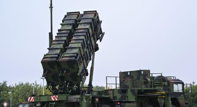 Légvédelmi rendszereket követel Zelenszkij, a NATO ígért is neki