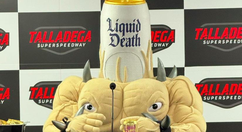 Hullakomoly: A Folyékony Halál lett a NASCAR vadonatúj partnere