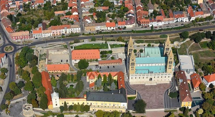 Széthullás Pécsen: újabb vezetők távoztak az önkormányzattól