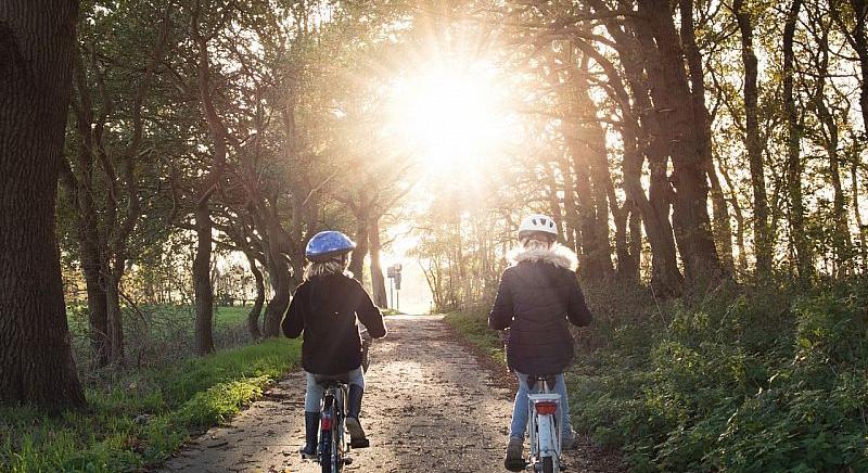 A gyerekeknek biztonságosabb biciklizni, mint autózni