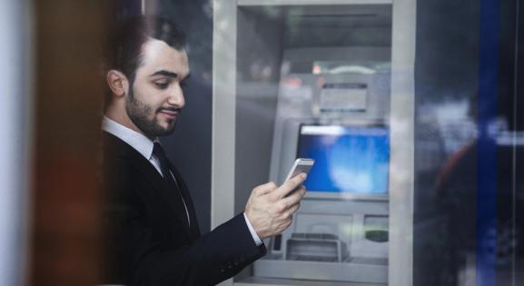 Bankkártya nélkül, a mobiloddal is vehetünk fel készpénzt ATM-ből