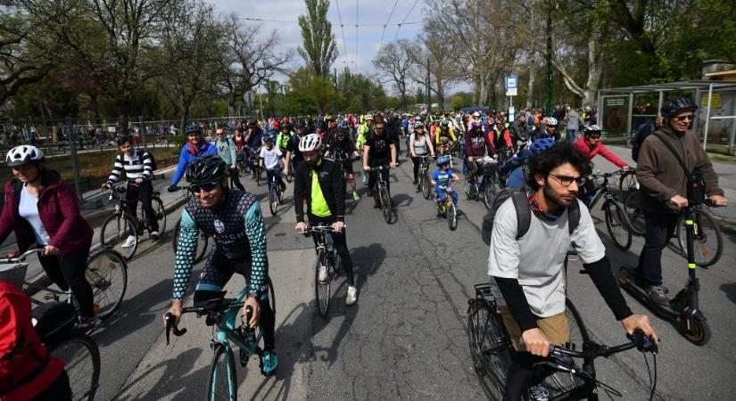 Hídlezárás és forgalomkorlátozások lesznek Budapesten egy kerékpáros felvonulás miatt