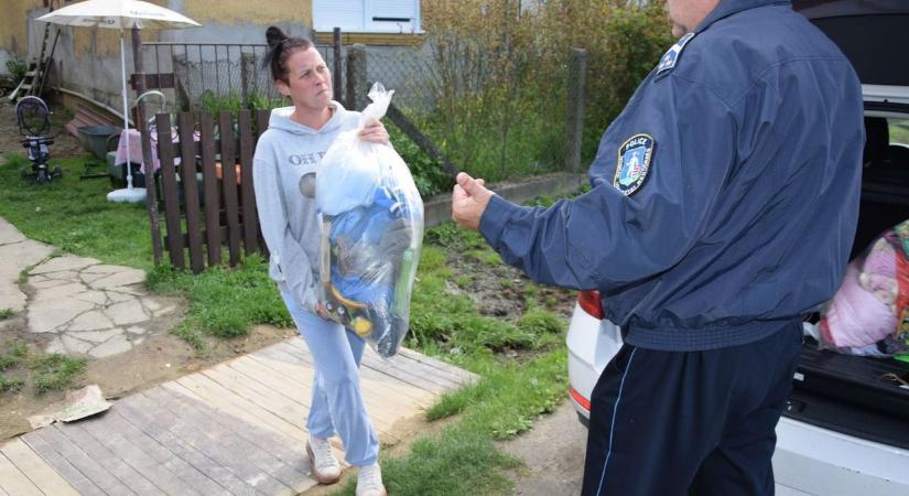 Rászoruló családok kaptak adományokat a nógrádi rendőröktől