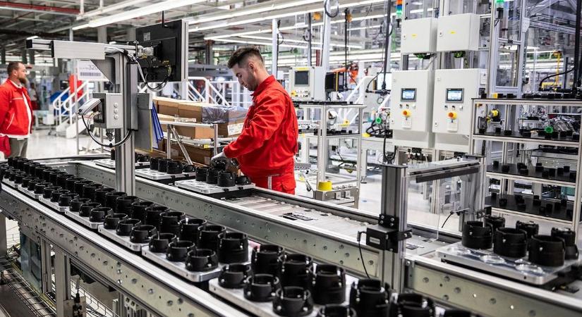 Bérmegállapodás: pontot tettek a végére, májusban megkapják a fizetésemelésüket az Audi Hungaria-dolgozók
