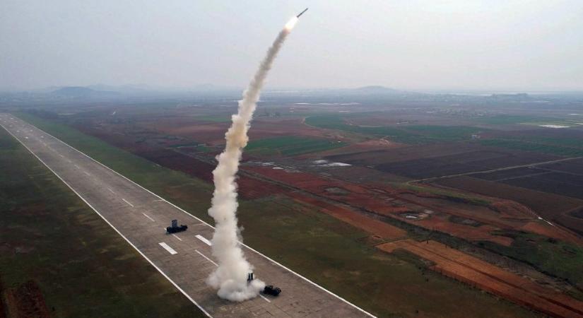 Robotrepülőgépet és légvédelmi rakétákat tesztelt Észak-Korea