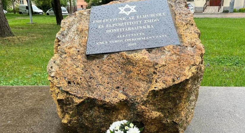 A holokauszt áldozataira emlékeztek Encsen