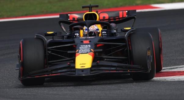 Verstappen-pole Kínában, Alonso a Red Bullok mögött