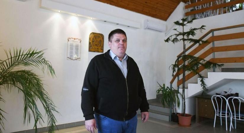 Újraindul a polgármesteri székért Szászberek első embere