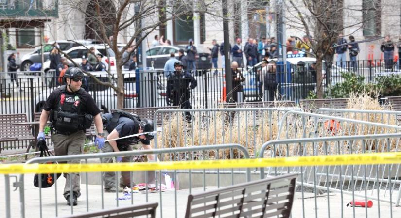Meghalt a férfi, aki felgyújtotta magát a Donald Trump büntetőperét tárgyaló New York-i bíróság épületénél