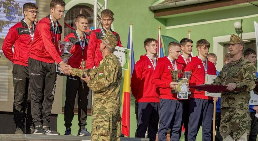 Szél és eső sem volt akadály, országos haditornaversenyt nyertek a debreceni diákok – videóval