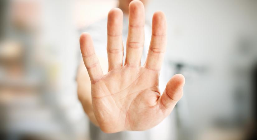 Hüvelykujj-tenyér teszt: veszélyes érelváltozásra utaló, ha ezt látja a kezén