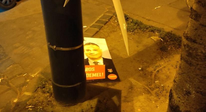 Pikó András támogatói már az első éjszaka letépték a Fidesz plakátjait Józsefvárosban