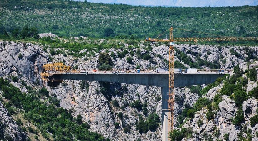 Megjavították a kínaiak által épített Pocitelj-hidat – ennek a magyar nyaralók is örülhetnek