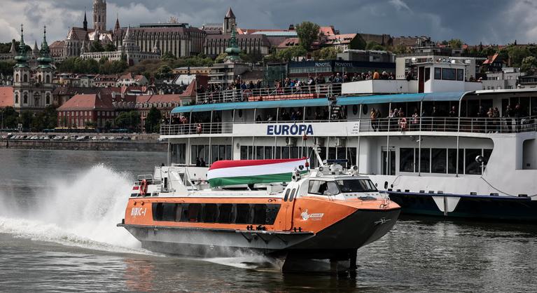 Ilyet sem látunk minden nap: hajókkal tüntettek Budapesten