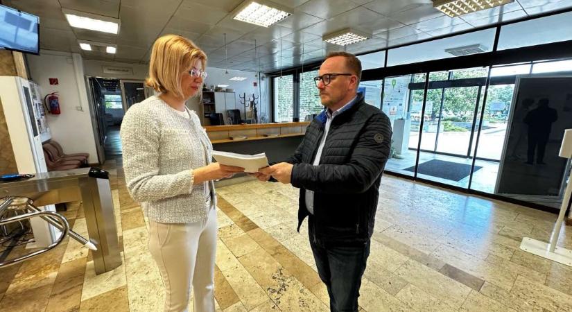 Elsőként adták le az induláshoz szükséges ajánlásokat a Fidesz-KDNP jelöltjei