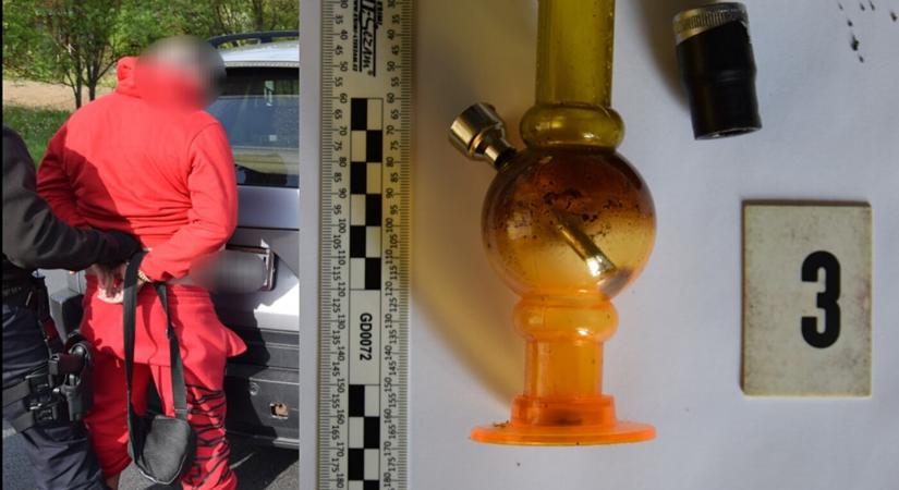 Két személyt vettek őrizetbe Rimaszombatban, kristályos anyagot találtak náluk