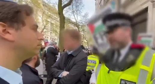 Részlet egy párbeszédből Londonban: „maga megzavarja a békét, mert nyíltan zsidó”  videó