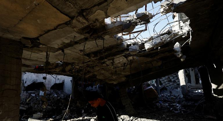Egy teljes család meghalt egy izraeli légicsapásban a Gázai övezetben