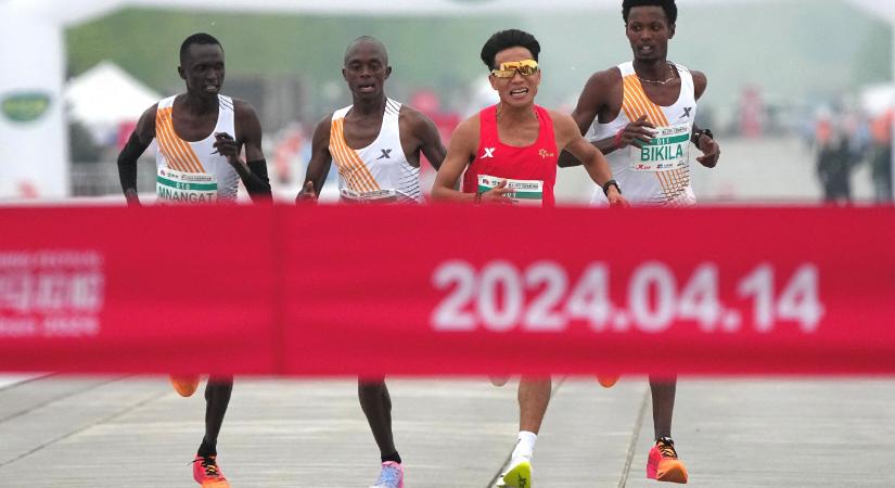A kínai győztest és a célegyenesben direkt lassító afrikaiakat is kizárták a pekingi félmaratonról