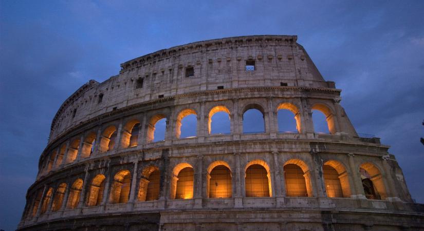 Császárok, szenátorok, gladiátorok felvonulásával ünneplik Róma 2777. születésnapját