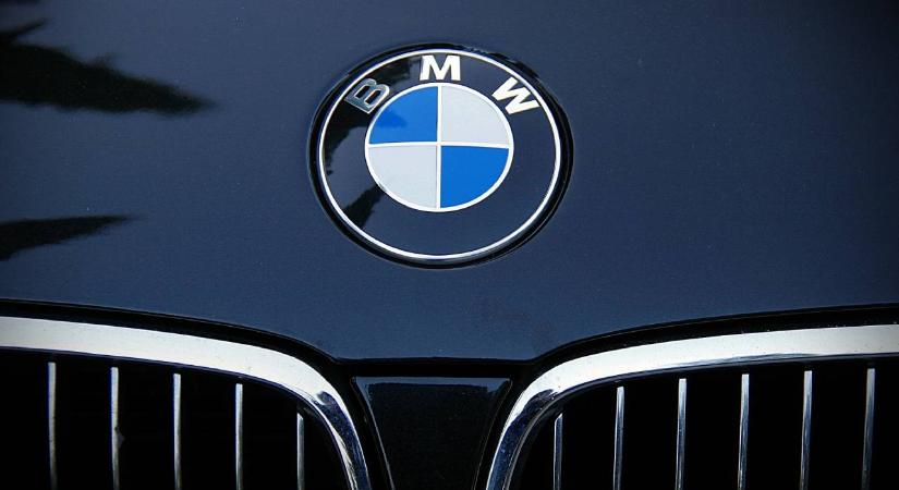 Tolatni kezdett a BMW-s az M0-s körgyűrűn: elképesztő videó