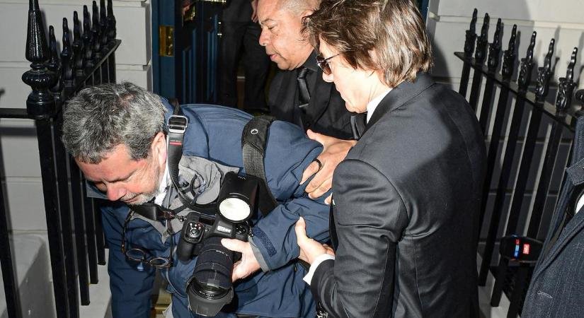 Tom Cruise gálánsan felsegített egy fotóst, aki elesett egy lépcsőn – videó