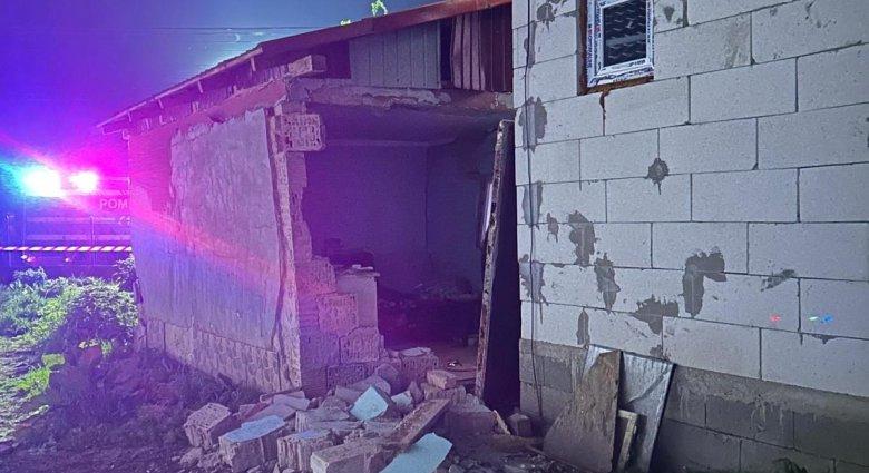 Robbanás döntötte be a ház falát, egy 94 éves nő megsérült