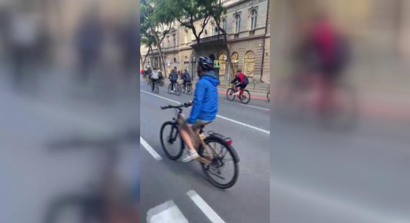 Közel kétmilliós elektromos favázas biciklit tekert Magyar Péter  videó