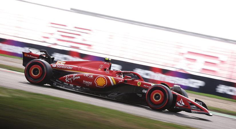 F1: Balhé a Ferrarinál, csapattársát hibáztatja Sainz