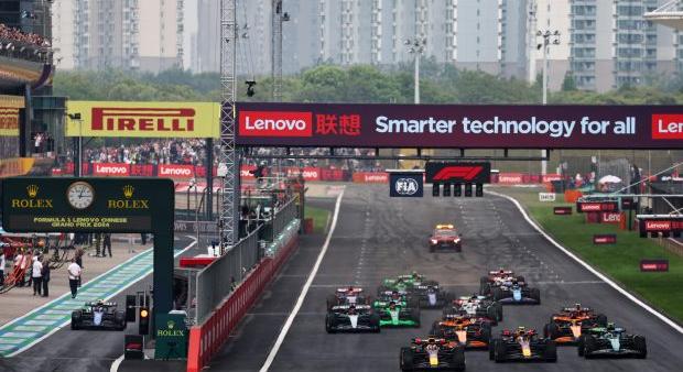 Verstappen simán nyert Kínában, Norris második