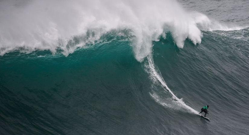 Ilyet még nem látott - világrekord magas hullámot győzött le az őrült szörföző