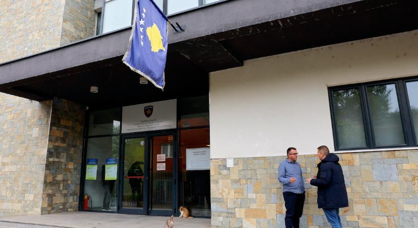 A szerbek bojkottja miatt bukott el a koszovói népszavazás